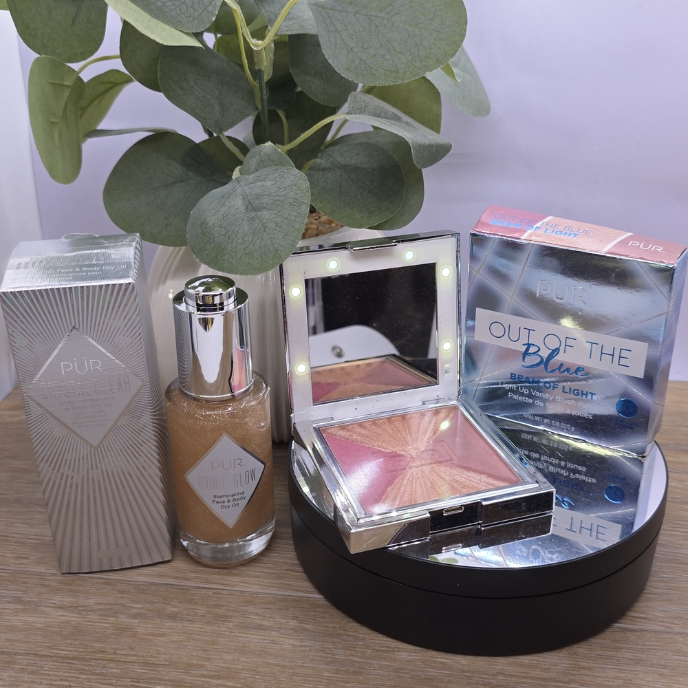 PUR Illuminating Iconic Glow Dry Oil Out of Blue Beam Of Light-up Pallette Blush